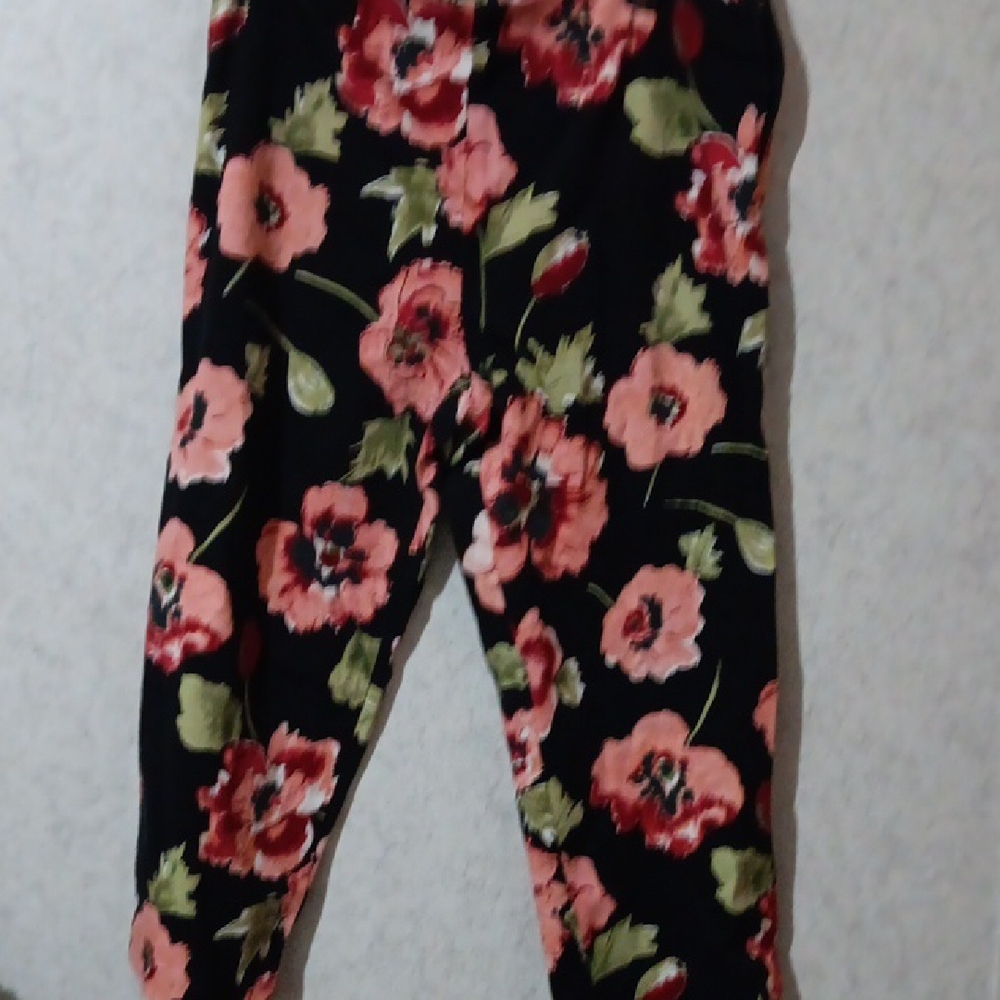 Floral Black and Pink Ankle Cropped Pants